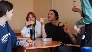 «Дёшево и быстро»: чем питается современная молодёжь