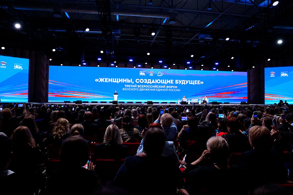 «Единая Россия» помогает укреплять социальные лифты для женщин