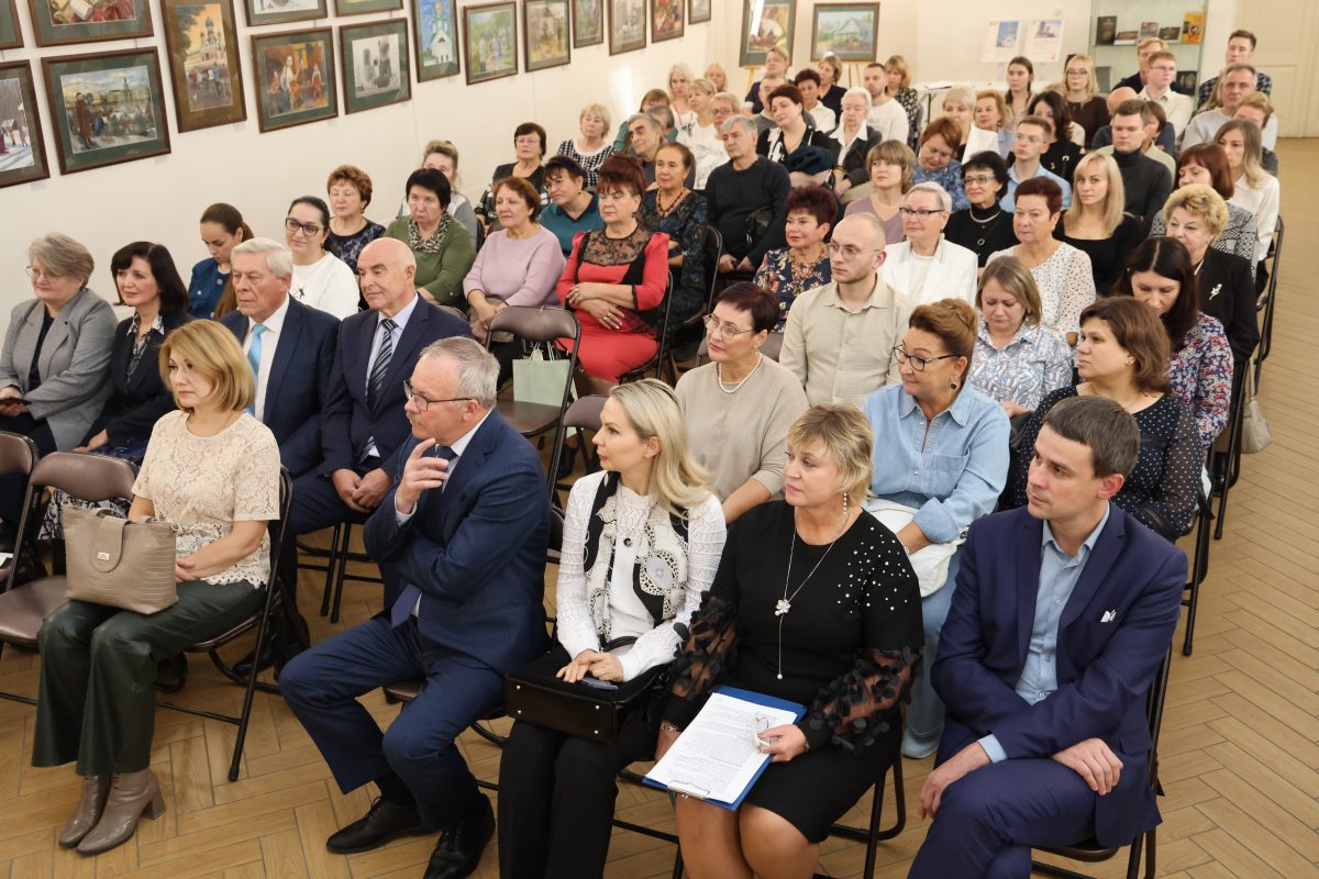 Александр Воложанин