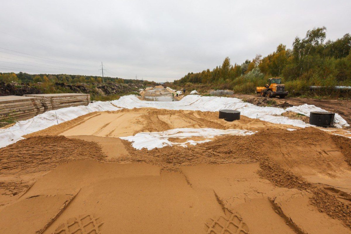Завершается строительство объездной дороги в поселке Дачный Дзержинского округа