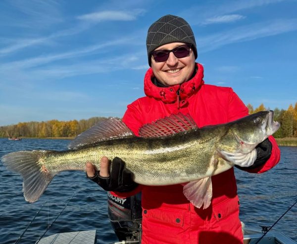 Нижегородский министр соцполитики Игорь Седых похвастался рыбным уловом