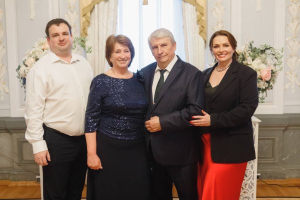 Нижегородские политики поделились фотографиями со своими отцами