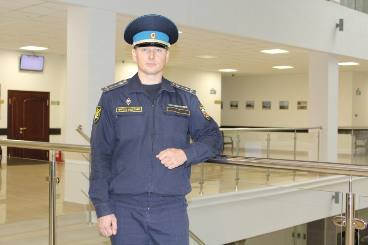 Судебный пристав предотвратил попытку проноса алкоголя в здание суда