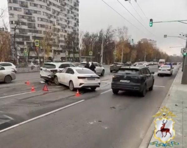 Двое пострадали после столкновения четырёх машин на проспекте Гагарина