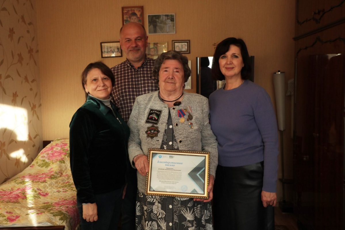 93-летняя нижегородка шьет нательное белье для военных на СВО