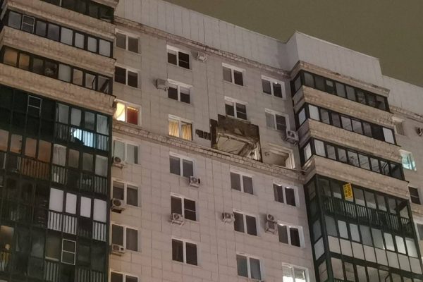 Украинский беспилотник атаковал многоэтажку в Красногорске