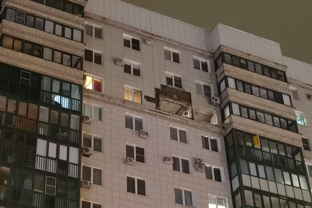 Украинский беспилотник атаковал многоэтажку в Красногорске