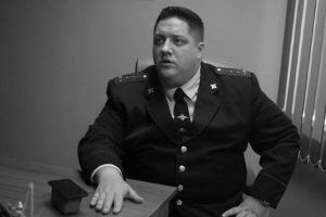 В возрасте 40 лет умер комик Роман Попов — Мухич из «Полицейского с Рублёвки»