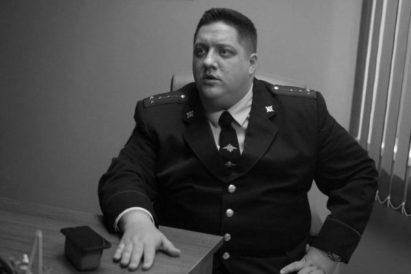 В возрасте 40 лет умер комик Роман Попов — Мухич из «Полицейского с Рублёвки»