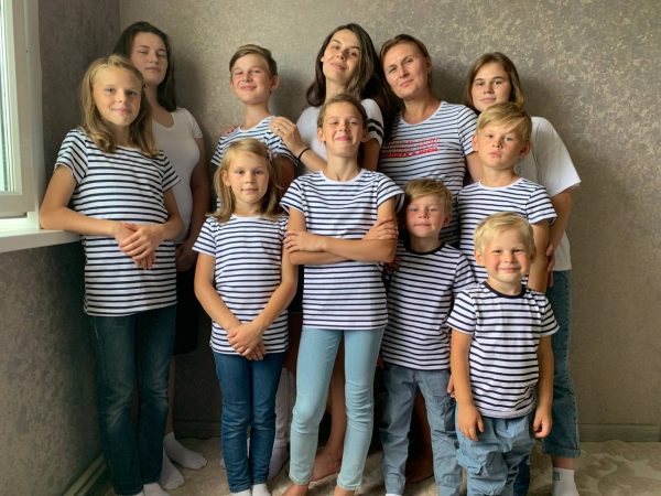 Жительнице Павловского округа присвоено звание «Мать-героиня» за 14 детей