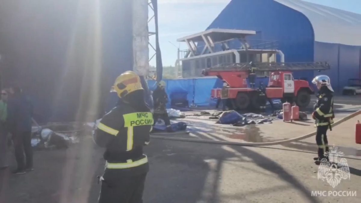 Опубликовано видео тушения пожара в яхт-клубе в Автозаводском районе