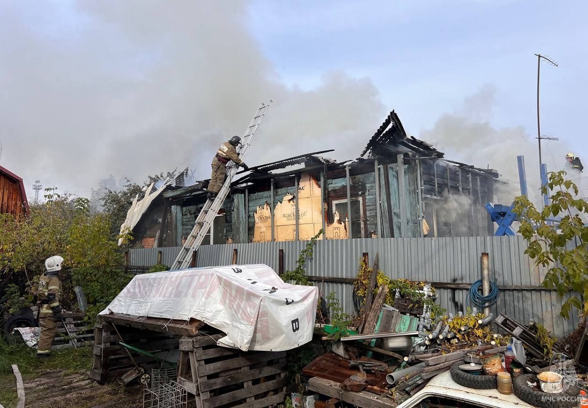 Семь человек эвакуировались при пожаре в жилом доме в Канавино