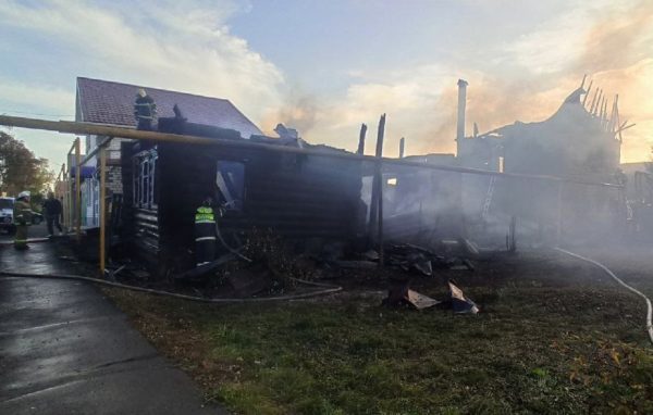 Два частных дома сгорели в селе Выездное Арзамасского округа