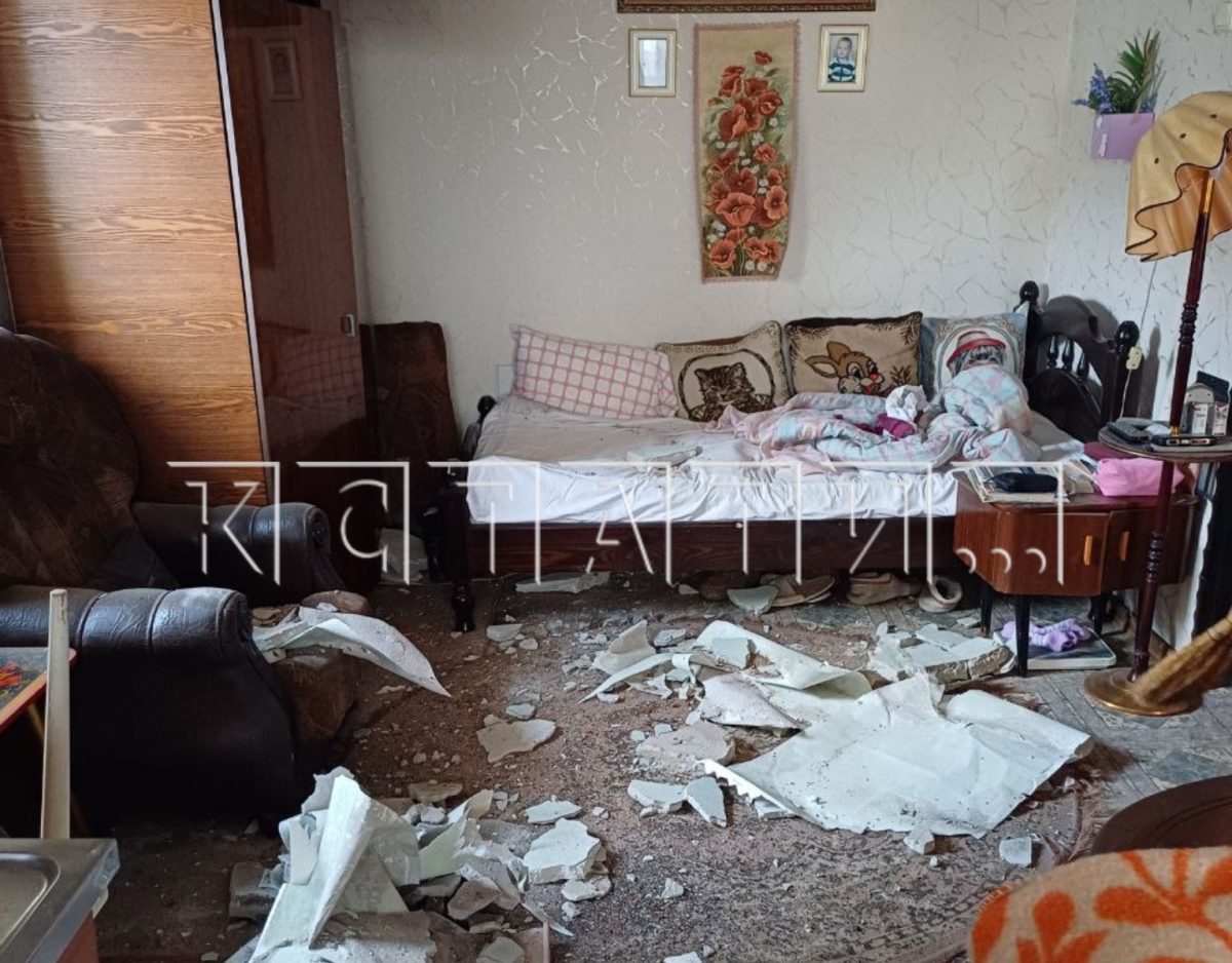 Потолок обрушился на голову жительнице советского дома на Ильинской улице