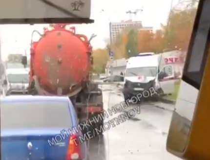 Стали известны подробности наезда машины скорой помощи на столб