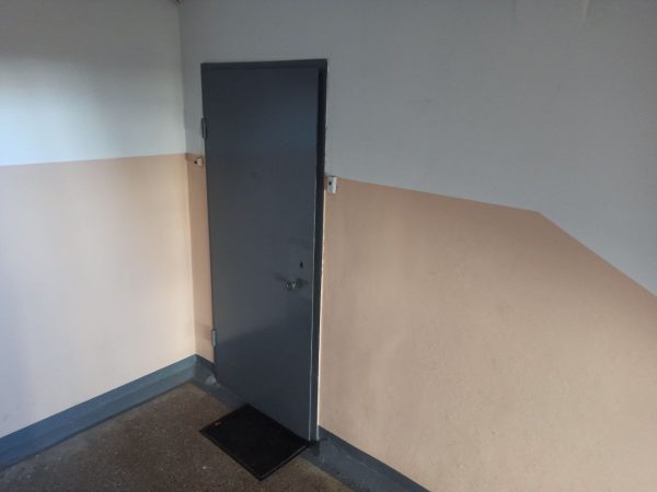 Штрафы или демонтаж? Чем грозит самовольная установка тамбурной двери