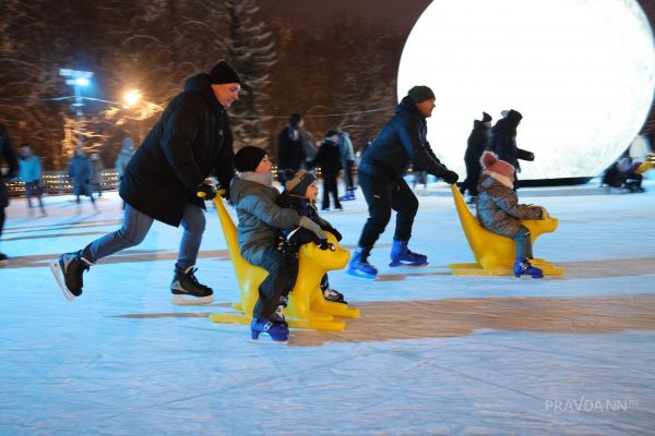 В парке «Швейцария» началась подготовка ледового катка