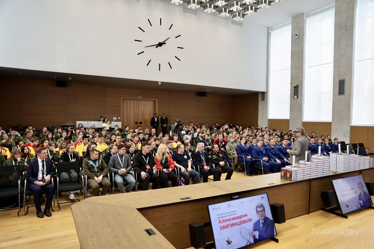 Писатель Александр Звягинцев провел урок истории для участников слёта «Никто не забыт»