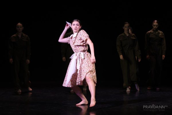 Опубликованы фото спектакля о подвигах советских лётчиц «В небе «Ночные ведьмы»