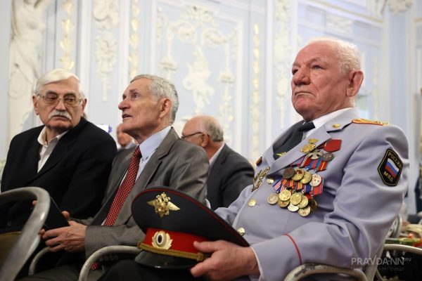 Опубликованы фото награждения нижегородцев званиями «Заслуженный ветеран»