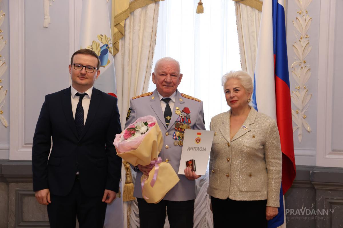 Вручение нагрудного знака «Заслуженный ветеран Нижегородской области»