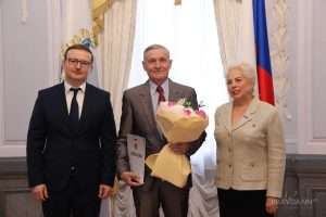 Вручение нагрудного знака «Заслуженный ветеран Нижегородской области»