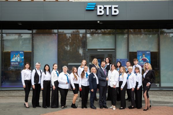ВТБ открыл обновлённое отделение в центре Автозавода