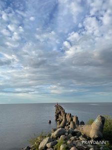 Волнорезы на берегу Белого озера