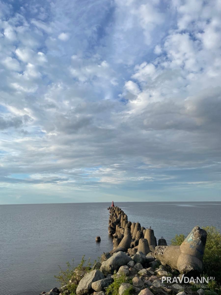 Волнорезы на берегу Белого озера