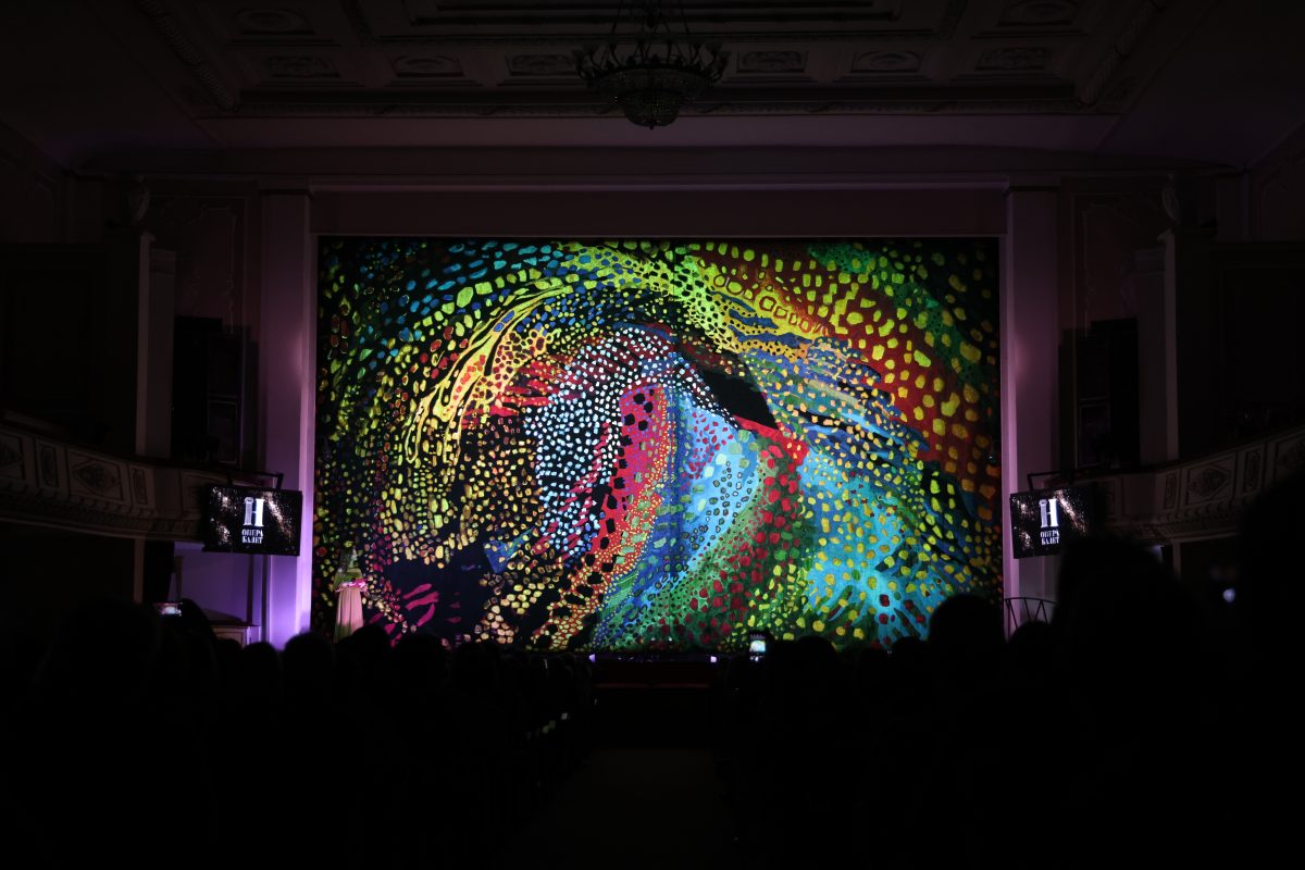 Нижегородский театр оперы и балета представил зрителям новый уникальный занавес