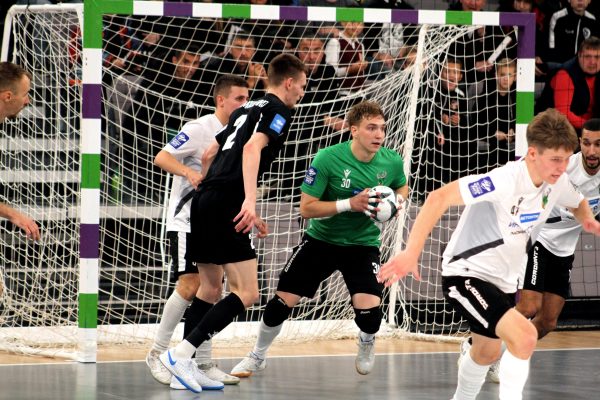 Футзалисты «Торпедо» добились победы в Екатеринбурге в серии пенальти