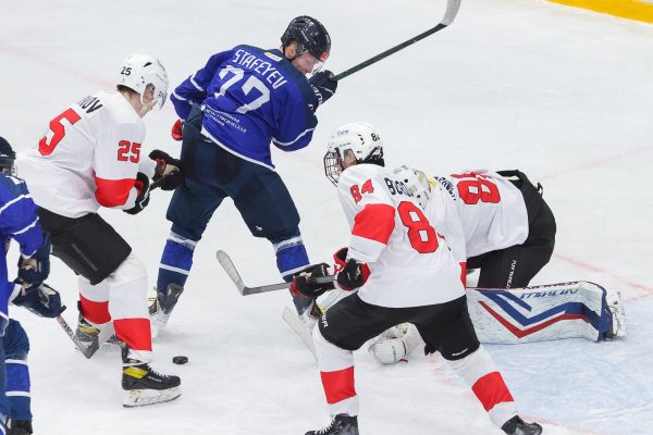 В чемпионате МХЛ «Чайка» победила, совершив камбэк