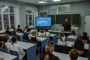 В школах Нижегородской области провели более 100 встреч с бойцами СВО