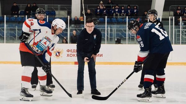 В Заволжье провели товарищеский хоккейный матч ко Дню единства