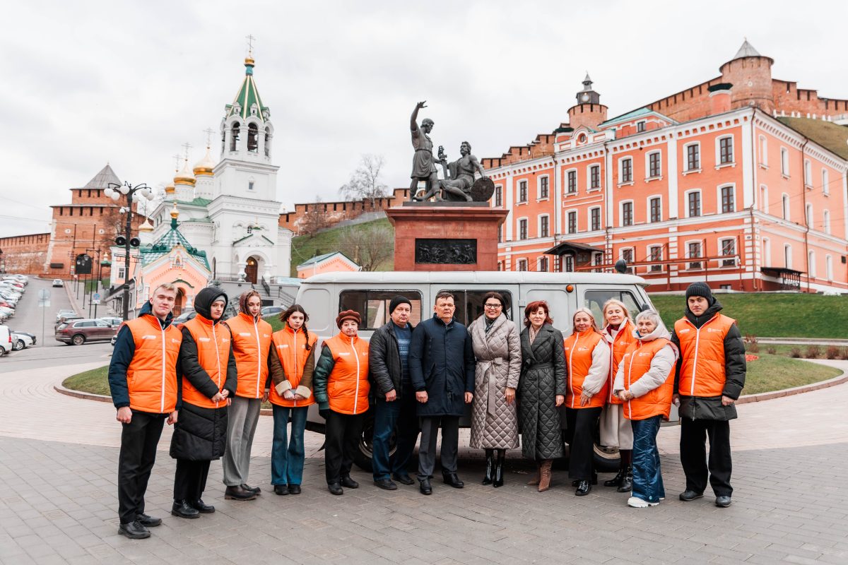 Волонтеры из Нижегородской области передали внедорожник и груз для СВО