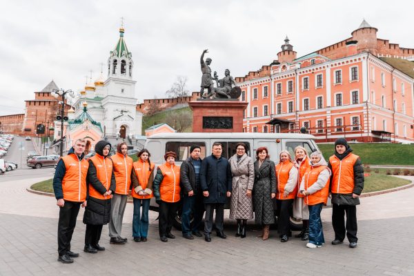 Волонтеры из Нижегородской области передали внедорожник и груз для СВО