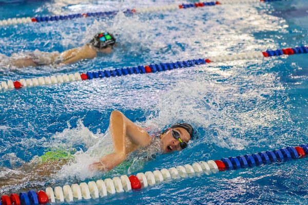 120 юных спортсменов приняли участие в Первенстве Дзержинска по плаванию