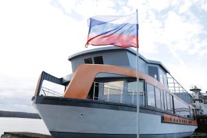 В Чкаловске спустили на воду первое речное электроколесное судно «Минин»