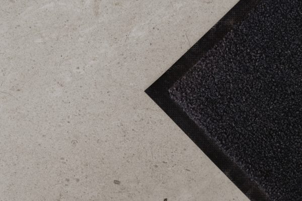 Юрист Салкин объяснил, когда придверный коврик может стать причиной штрафа