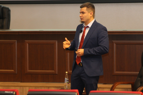 Роман Пермяков провел лекцию о СВО и ее роли в глобальных процессах