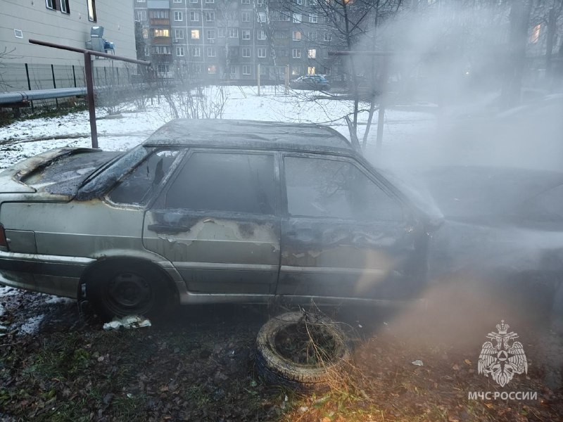 Автомобиль загорелся на улице Лескова в Нижнем Новгороде