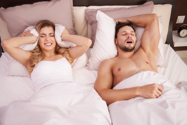 Сомнолог Смирнов поделился эффективными упражнениями для профилактики храпа