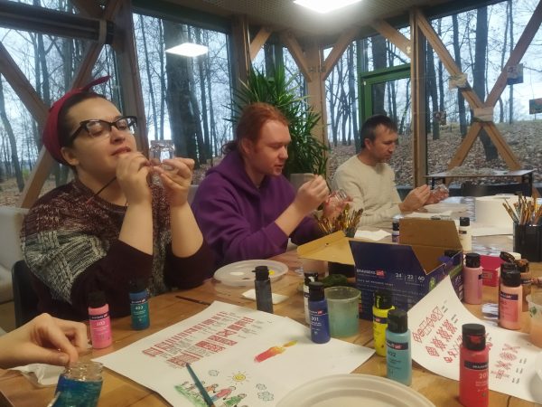 Мастер-класс по росписи подсвечников прошел в парке «Швейцария»