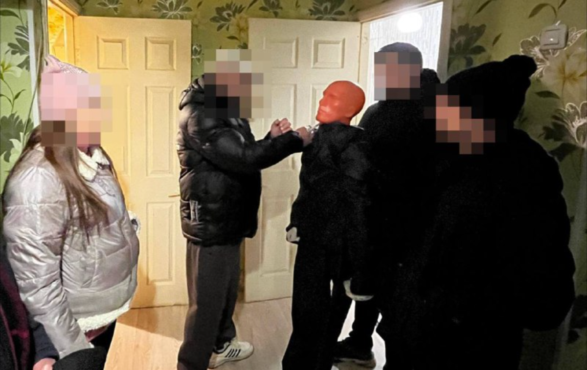 В Дзержинске 52-летний местный житель чуть не убил своего знакомого ножом