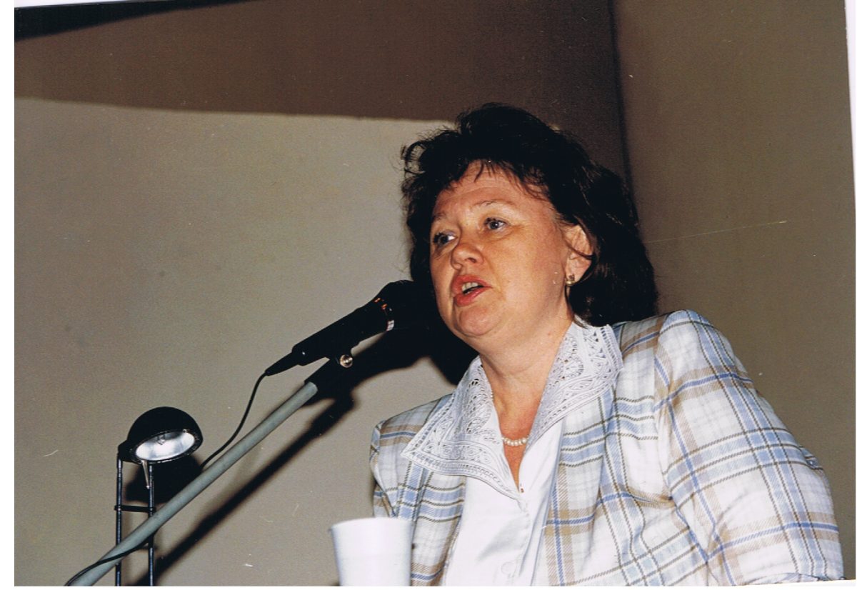 Ольга Николаевна во время выступления на конференции в Дзержинске, посвященной 55-й годовщине Победы в Великой Отечественной войне