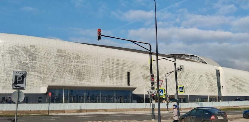 Два новых светофора установили около Ледовой арены на Стрелке