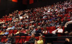 Актёр Артём Кошман представил нижегородцам фильм «Алиса в Стране Чудес»