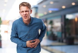 Почему болит живот? Гастроэнтеролог рассказал о сезонных рисках обострений болезней ЖКТ