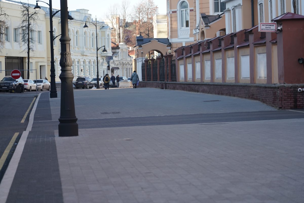 Шлагбаумы начали устанавливать на будущей пешеходной улице Малой Покровской