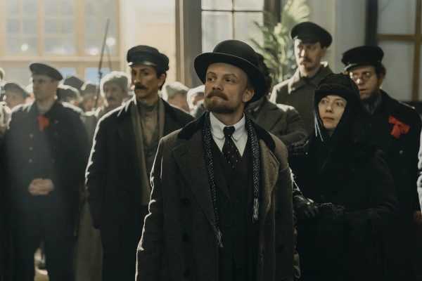 Зачем Кончаловский превратил Ленина в карикатуру: мнение кинокритика